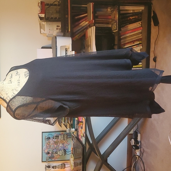 Lane Bryant size 18/20 black mesh overlay high/low sides top - Picture 3 of 7